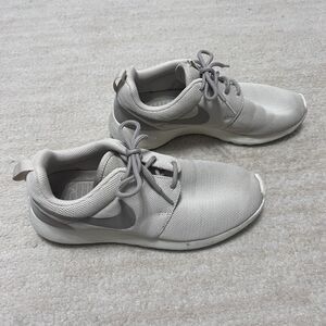 Nike Womens Roshe One 844994-102 Gray Running Shoes Sneakers Size 8.5